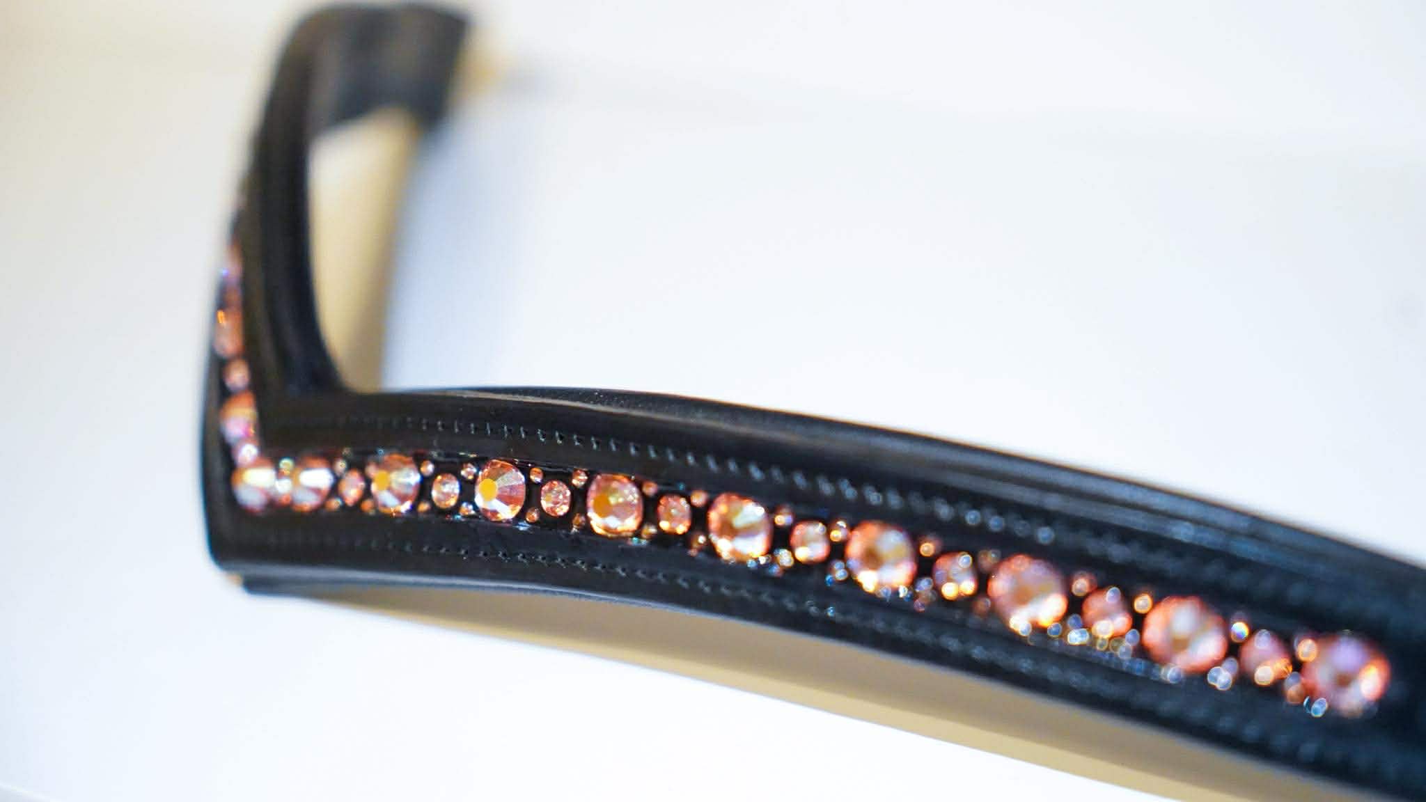 Kaunistatud otsmikurihm 2