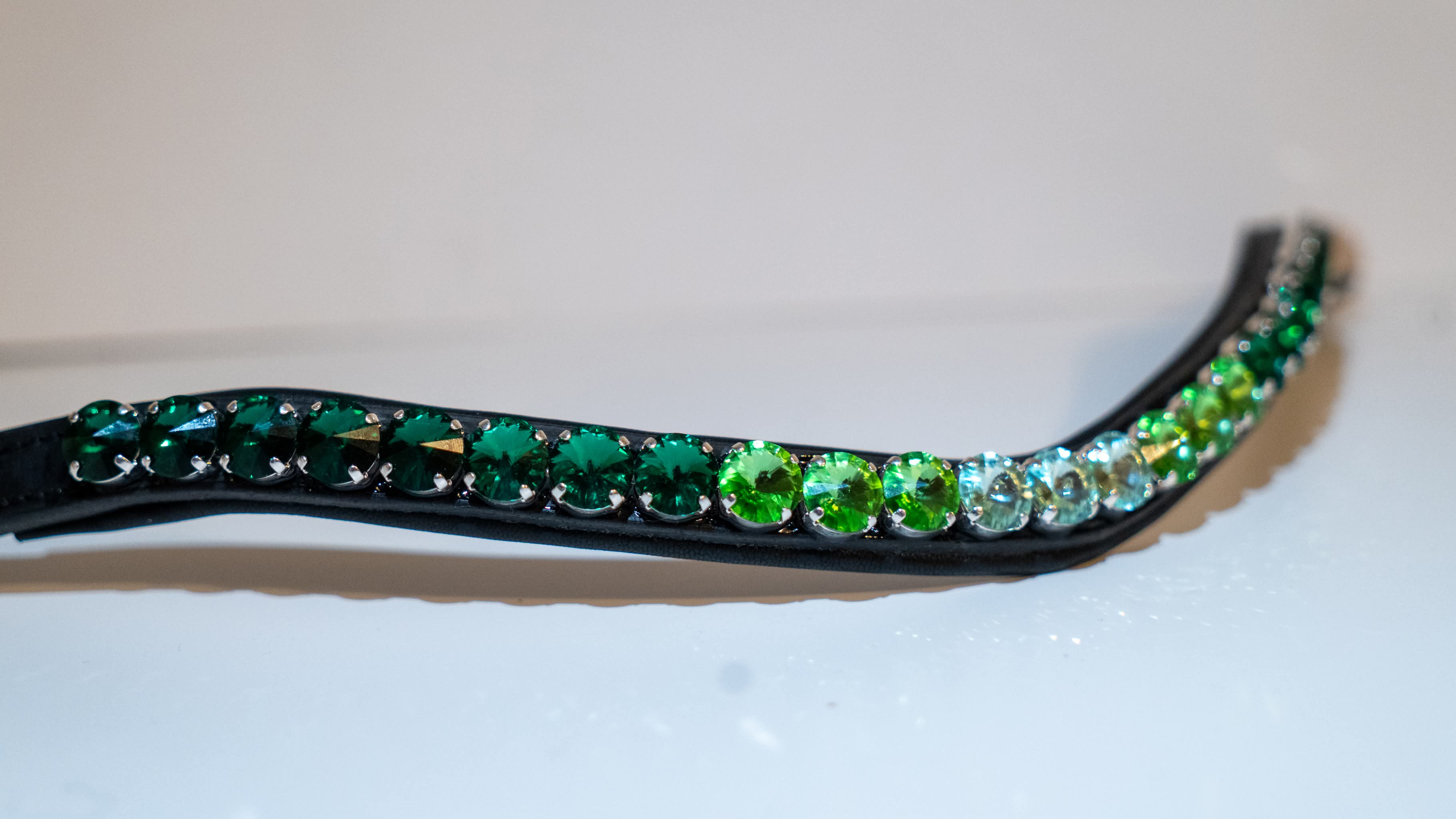 Kaunistatud otsmikurihm 5