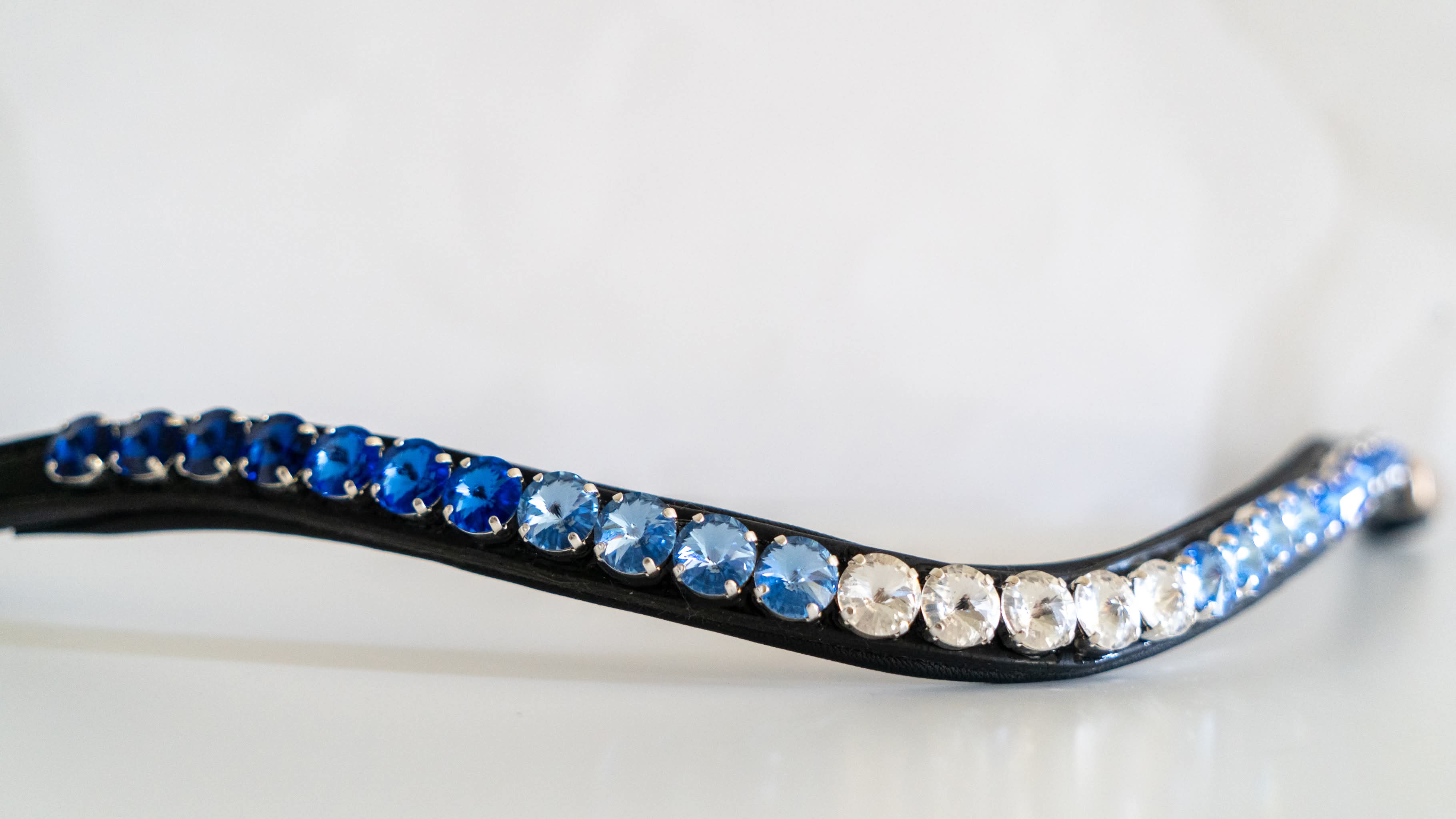 Kaunistatud otsmikurihm 4